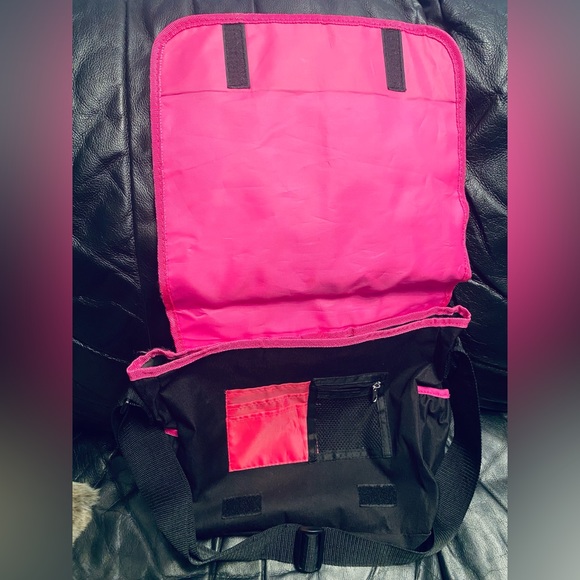 🛍️ 2 for $30! 🛍️ Large Hello Kitty messenger bag 💗 - Picture 2 of 6